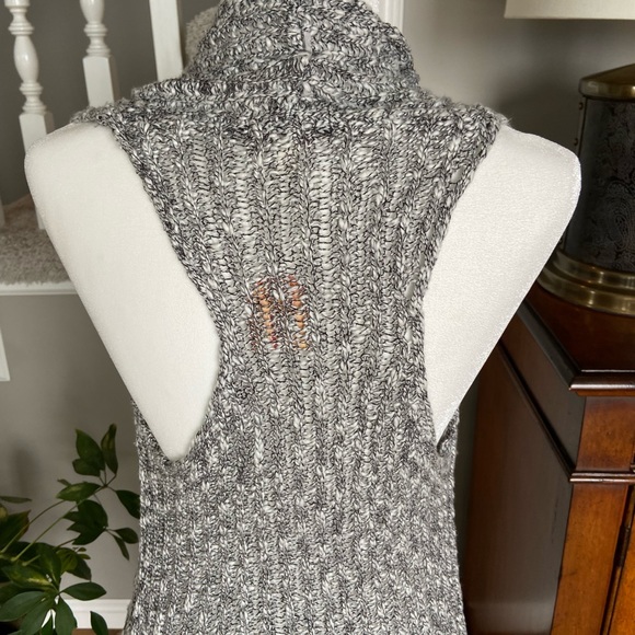 NWT Sleeveless Racer Back long Vest - Picture 3 of 7